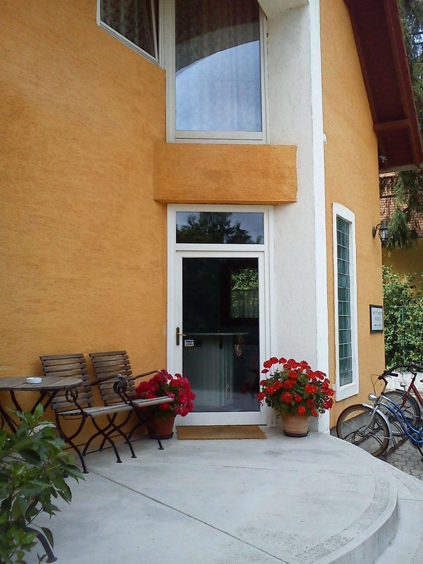 Nr 100 Szentendre Hotel Panzio Szolgaltatasok Εξωτερικό φωτογραφία